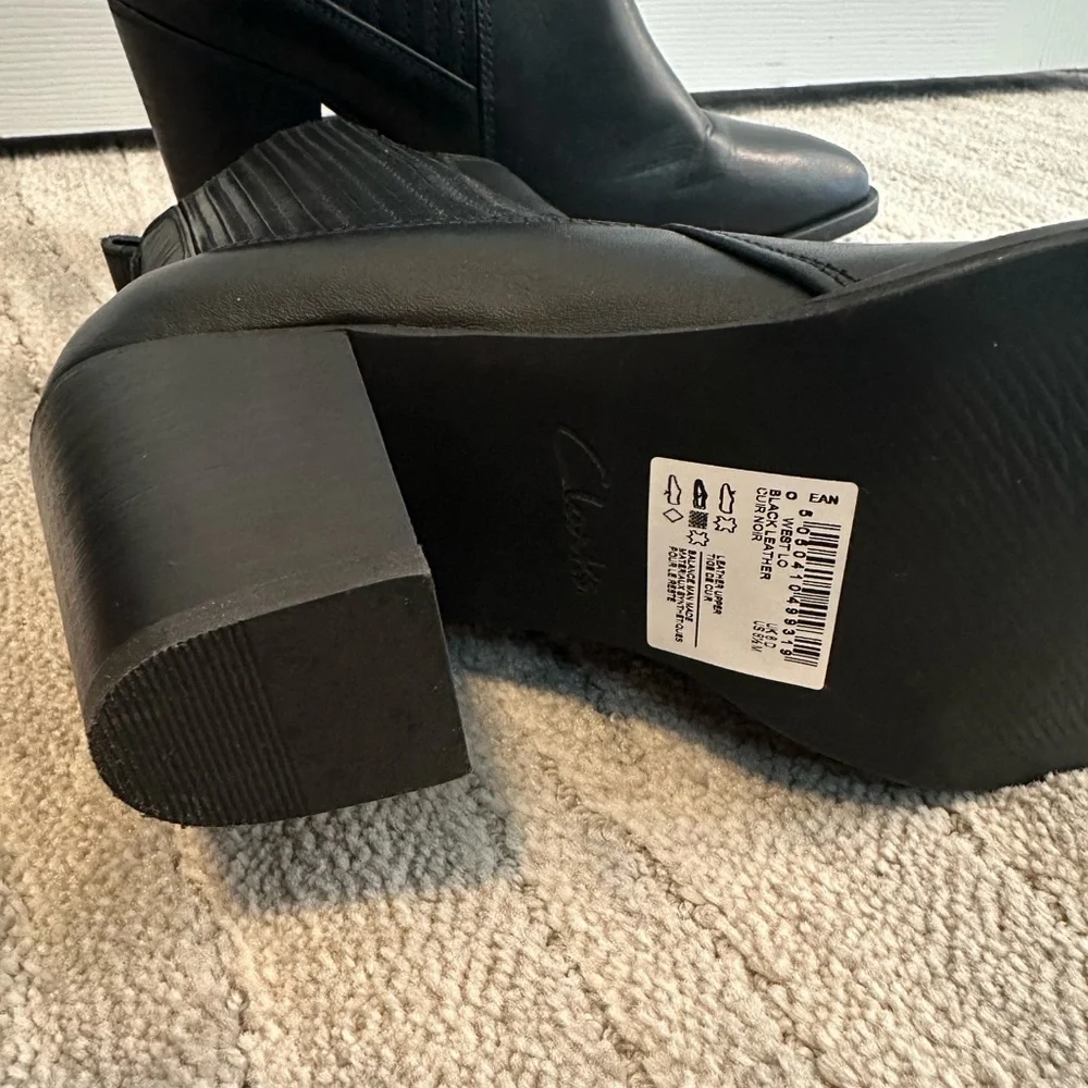 NEW! Clarks Black Booties - Size 8.5 - Picture 3 of 6